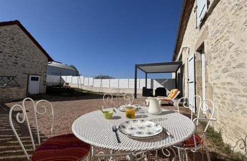 Saint-Bonnet-de-Rochefort House | Gîte chaleureux avec jardin clos en Auvergne - FR-1-489-573