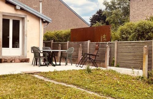 Chenevieres House | Gîte Chenevières - Village paisible avec parking privé - FR-1-584-384