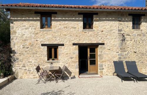 Champagne-Mouton House | Gîte Chez Père Thomas pour 2-3 pers