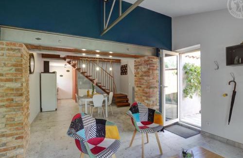Balbigny House | Gîte confort à Balbigny : 2 chambres, terrasse, jeux, équipements modernes, charges incluses - FR-1-496-282