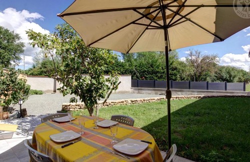 Balbigny House | Gîte confort à Balbigny : 2 chambres, terrasse, jeux, équipements modernes, charges incluses - FR-1-496-282