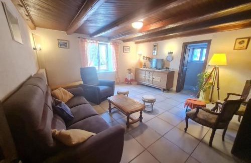 Reherrey House | Gîte confortable avec terrasse et jardin, près de Baccarat, idéal pour nature et détente - FR-1-584-51