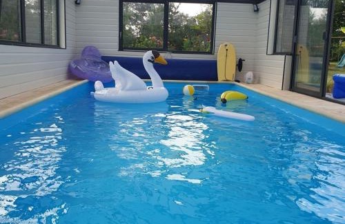 Louplande House | Gîte Confortable près du Mans avec Piscine, Parc de Jeux et Vélo - FR-1-410-364