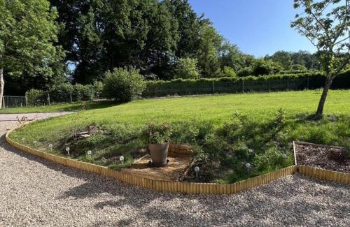 Cerilly House | Gîte cosy en forêt avec terrasse, proche étang et loisirs, 3 chambres, wifi, plancha et parking - FR-1-489-453