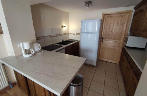 Dommartin-les-Remiremont Cottage | Gîte dans chalet Chloé-Terrace-Gîte-Family-Ensuite with Shower