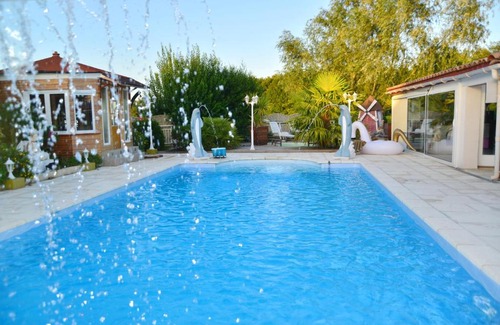 Villematier House | Gîte d hôte jacuzzi piscine sauna privés