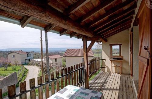 Saint-Medard-en-Forez House | Gîte de charme avec cheminée, balcon et jardin à St-Médard-en-Forez - FR-1-496-279