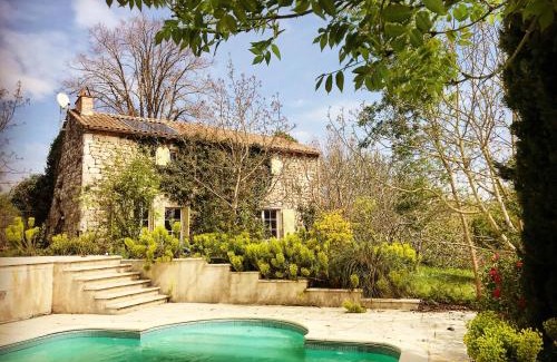 Lusignan-Petit House | Gîte de charme à la campagne