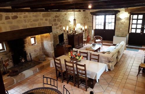 Curemonte Apartment | Gîte de France La maison de la halle 3 épis - Gîte de France 6 personnes MAE-0034