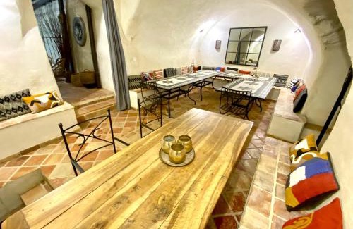 Vallon-Pont-d'Arc House | Gîte de groupe 15p-9ch OU 3 gîtes indépendants 5p-3ch - PATIO et PISCINE INTERIEURE CHAUFFEE TOUTE L'ANNEE