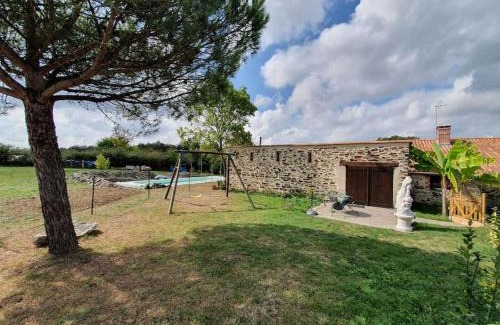 Beaulieu-sous-la-Roche House | Gîte de la BOËRE - piscine