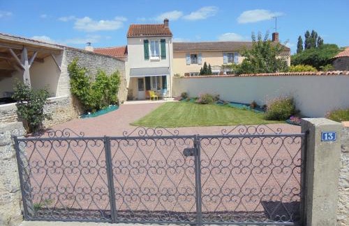 Sainte-Gemme-la-Plaine House | Gîte de la Coussotterie Sud Vendée 4 * 8 pers