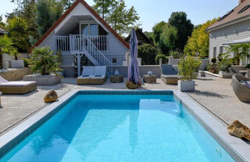 Villechetif Bed & Breakfast | Gîte de la Villa de la Croix avec piscine et parking à 4 minutes de l'A26