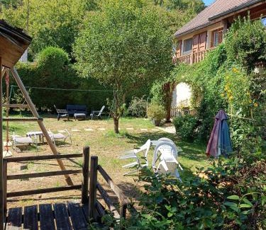 Ameugny House | Gîte des Cèdres Ferienwohnung à Ameugny Taizé Cluny