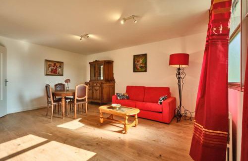 Saint-Geoire-en-Valdaine Apartment | Gîte du Château St Geoire Véronique