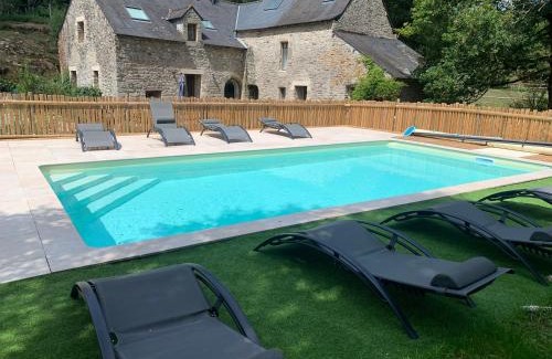 Noyal-Muzillac Apartment | Gîte du Nid Beau Duplex tout confort, entouré de verdures, piscine chauffée de mi-mai à mi-sept