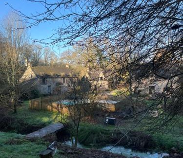Noyal-Muzillac Apartment | Gîte du Nid Beau Duplex tout confort, entouré de verdures, piscine chauffée de mi-mai à mi-sept