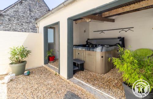 Angrie House | Gîte Ecrin de Verdure Jacuzzi et piscine