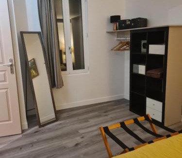 Nizas Bed & Breakfast | Gîte en face du Château de NIZAS, 4 chambres d'hôtes et 1 appartement familial pour 4 personnes