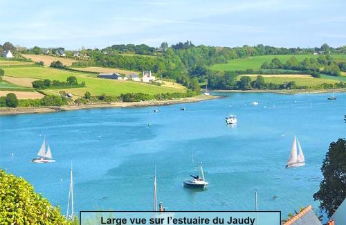 Plouguiel House | Gîte entre Paimpol Bréhat et Perros Guirec Côte de Granit Rose Vue terre mer