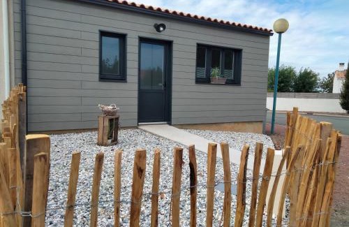 Champagne-les-Marais Apartment | gîte "entre terre et mer "climatisé à proximité de la Rochelle et des côtes vendéennes !