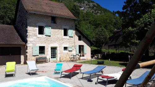 Lhuis House | Gîte entre Vignes et Montagne