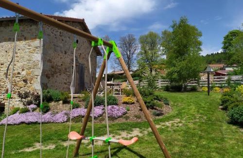 Riotord House | Gîte Familial à Riotord avec Jardin et Aire de Jeux - FR-1-582-292
