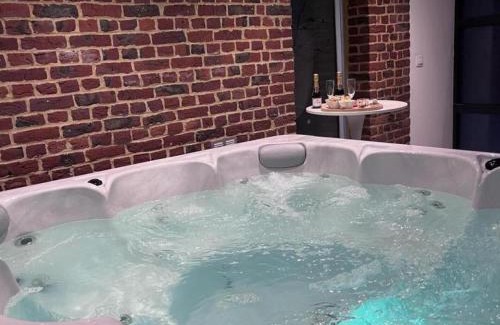 Oudezeele House | Gîte familial 15 pers avec jardin, spa et activités près de Cassel - FR-1-510-233