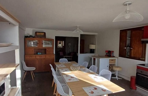 Eguzon-Chantome House | Gîte familial 4 chambres, 8-10 personnes Eguzon
