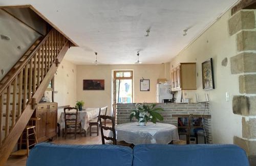 Souvigny House | Gîte familial avec piscine, loisirs et nature près de Souvigny - FR-1-489-231
