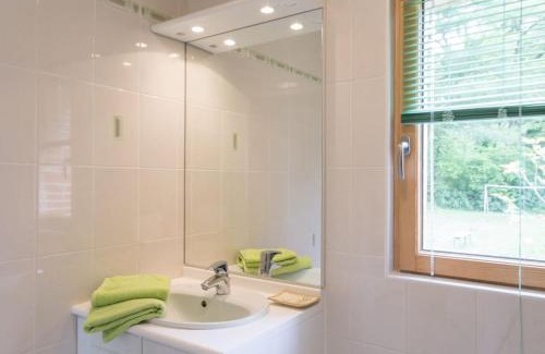 Vertou House | Gîte familial en forêt avec jardin clos, à 15 km de Nantes, équipements complets pour un séjour idéal - FR-1-306-807