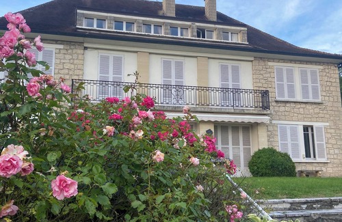 Senlis Apartment | Gîte "Haut Echiquier" 10mn Parc Astérix, 15mn Aéroport Charles de Gaulle.