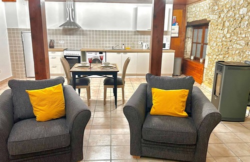 Roumagne House | Gîte Honey House - A honey-sweet getaway.
