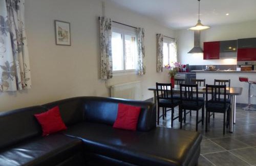 Isle-et-Bardais House | Gîte indépendant avec piscine, proche forêt et étang, parking, tennis et minigolf - FR-1-489-139