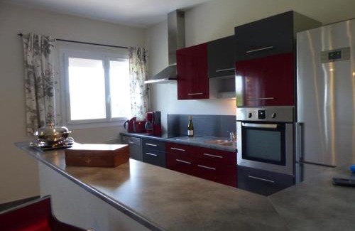 Isle-et-Bardais House | Gîte indépendant avec piscine, proche forêt et étang, parking, tennis et minigolf - FR-1-489-139