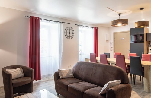 Beynat Apartment | Gîte Jean Scafer | Heated swimming pool | Wifi | Farm animals | Playroom