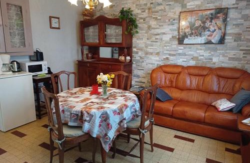 Saint-Agnant-de-Versillat House | Gîte La Maison de LEA