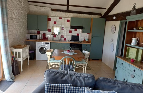 Le Vieux-Cerier House | Gîte Les fauvettes, 2 persons, quiet location