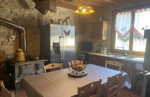 Cancon House | Gîte Les Lavandes Pleasant, spacious country house.