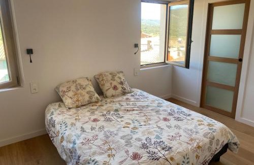 Rouffiac-des-Corbieres House | Gîte lumineux avec jardin, vue sur Peyrepertuse