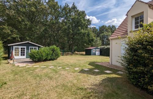Donnery House | Gîte lumineux au calme avec jardin, golf, balades en forêt, barbecue et vélos à Donnery - FR-1-590-367