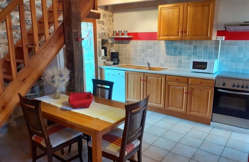 Joyeuse Cottage | Gîte MAGNAN*, 55 m², quiet, charm and nature, heated swimming pool, south Ardèche