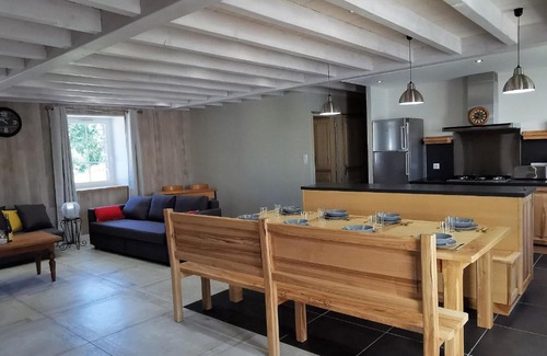 Arlempdes House | Gîte moderne à Arlempdes: spa, terrasse, grands espaces et visites culturelles - FR-1-582-107