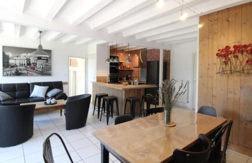 Saint-Hilaire-du-Bois House | Gîte moderne avec piscine en Anjou, proche Saumur et Cholet, idéal pour familles et groupes - FR-1-622-30