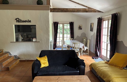 Cleguerec Apartment | Gîte near Pontivy and Lac de Guerlédan, ideal for convivial moments