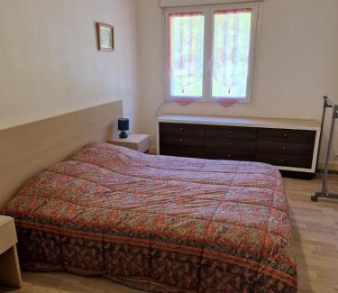 Saint-Martial-de-Valette Apartment | Gîte Pauline