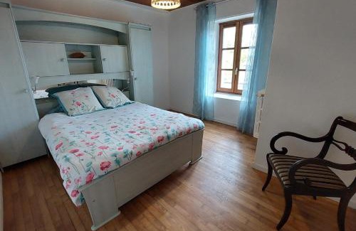 Vezels-Roussy Villa | Gîte pour 6 pers avec jardin clos proche Aurillac