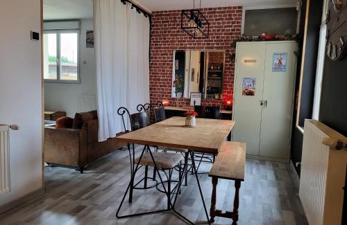 Lillers House | GÎTE PRIVATIF, MAISON DE VACANCES FAMILIALE 100m2 avec piscine, parking privé "Un plaisir d'évasion" gîte de France 3 épis