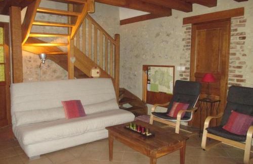 Barberier House | Gîte rénové avec cheminée, terrasse et jardin, proche de St Pourçain, idéal pour familles et animaux - FR-1-489-138