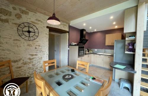 Bourneau House | Gîte rénové avec jardin et terrasse près de Thiré, festival de musique baroque, idéal pour familles - FR-1-426-538
